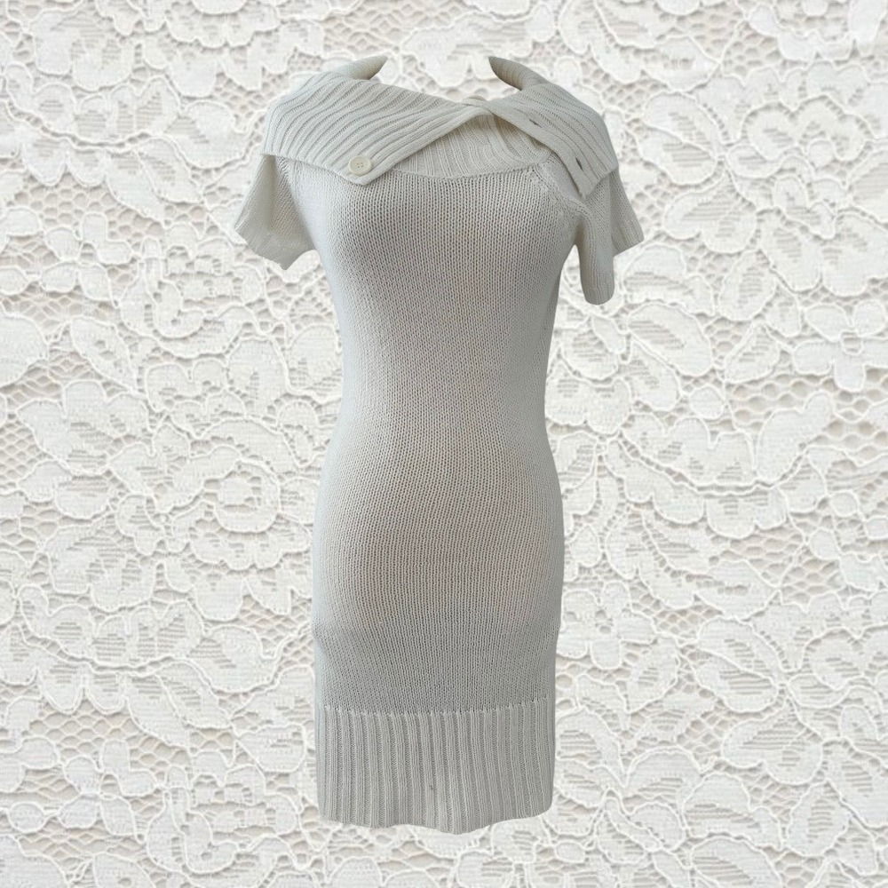 vintage knit sweater dress with cute wide button collar detail‎